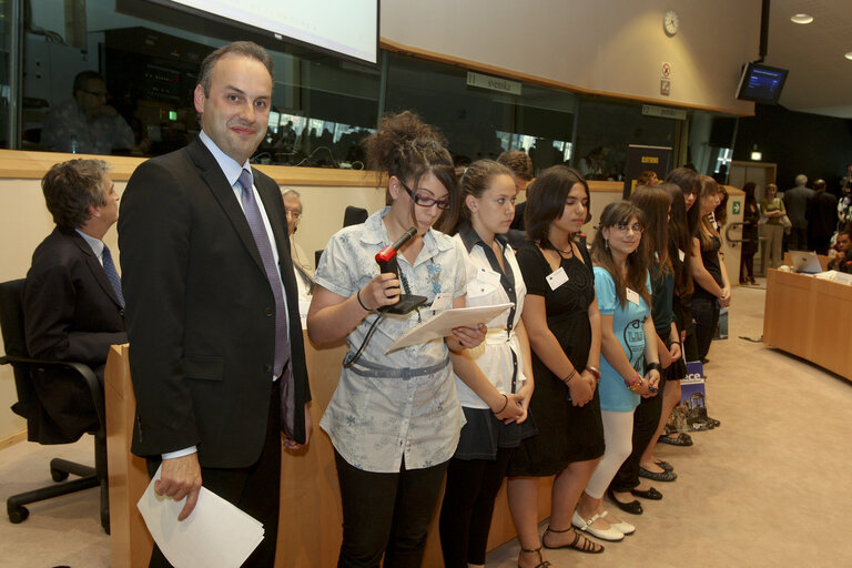 Fotografia 18: Fakes Cost More: Awareness Drive. Official Award ceremony of the REAL fake school competition.