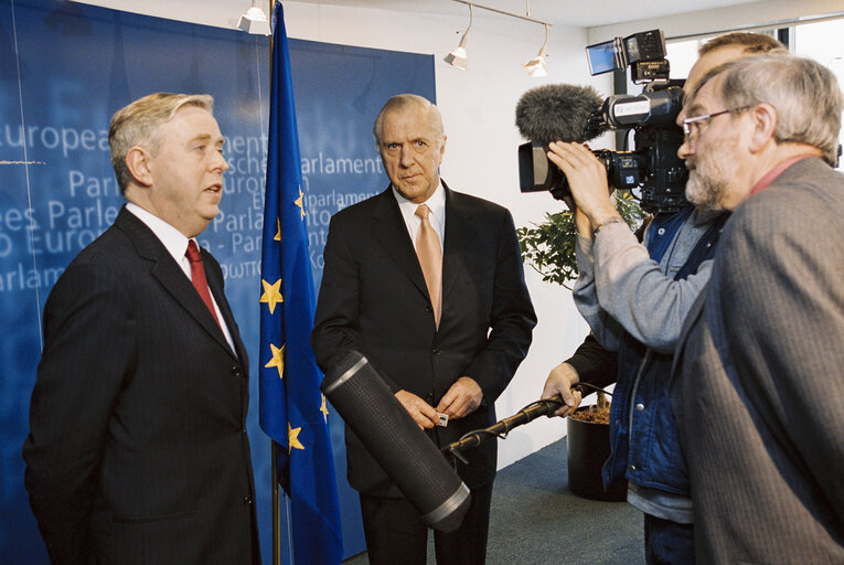 Pat COX, EP President meets with  Rockwell Anthony SCHNABEL, U.S. Ambassador to the EU