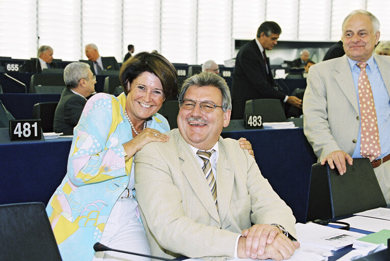 Foto 9: MEPs Ria OOMEN-RUIJTEN and Werner LANGEN in Plenary Session in Strasbourg in September 2002