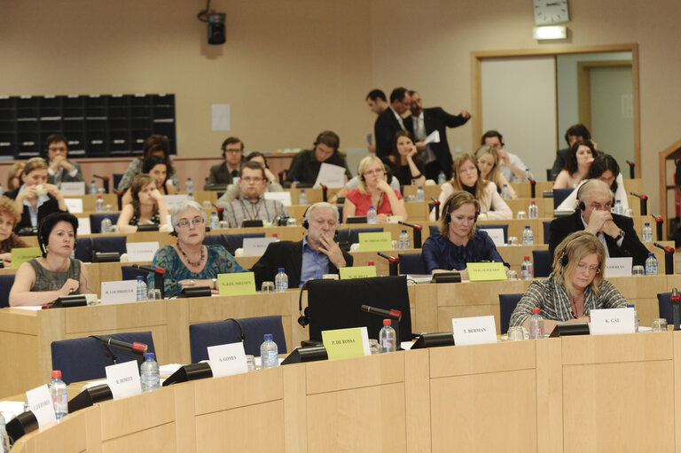 Photo 8: Exchange of views within the Human Rights Subcommittee