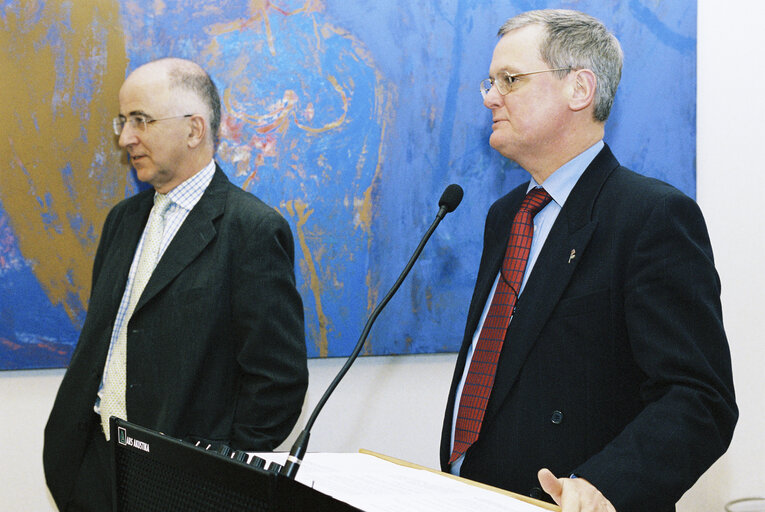 Photo 8 : British citizens dialogue with Labour MEPs