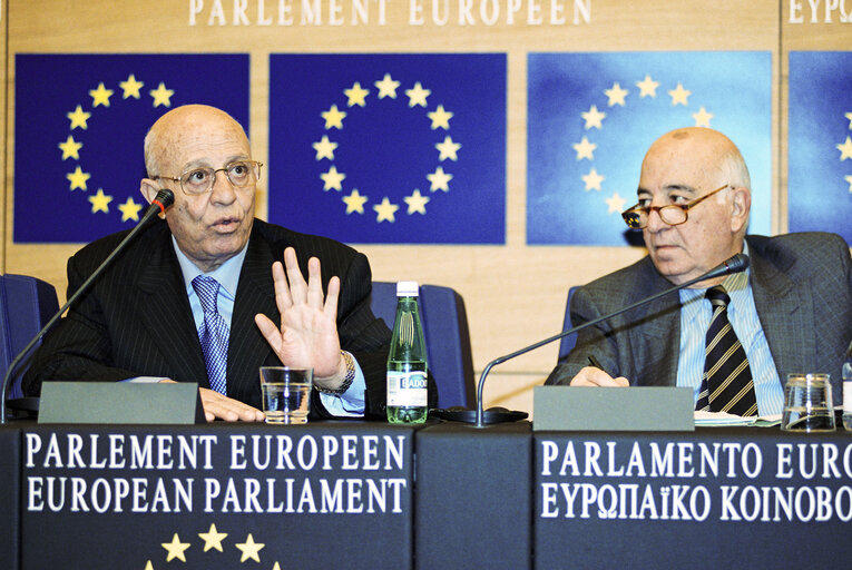 Valokuva 8: Press Conference of Ahmad Qurei (Abu Ala), Speaker of the Palestinian Legislative Council  at the European Parliament in Strasbourg