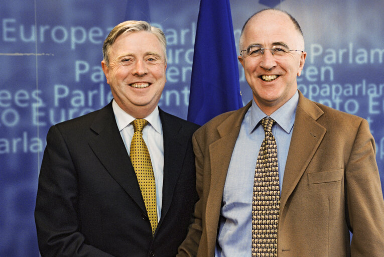 Foto 1: Pat COX - EP President meets with Denis MACSHANE, UK Minister of State for Europe