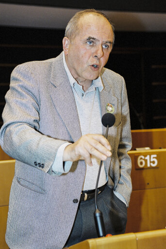 Fotografija 6: MEP Miquel MAYOL i RAYNAL in Plenary Session in Brussels in March 2003