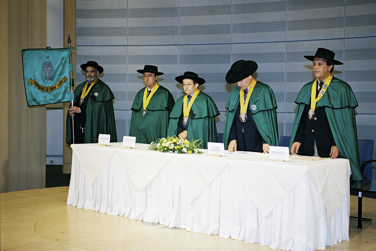 Photo 32: EP President is honored by the Confraria do Vinho Verde