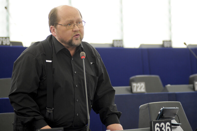 Portraits in the Hemicycle of Mitro REPO