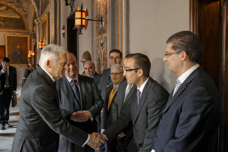 Fotografi 42: Valletta Malta, President of the European Parliament Prof. Jerzy Buzek (L) meets with the Maltese Foreign and European Affairs Committee. Prof Buzek is in Malta on a two day official visit.