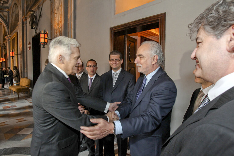 Fotografi 41: Valletta Malta, President of the European Parliament Prof. Jerzy Buzek (L) meets with the Maltese Foreign and European Affairs Committee. Prof Buzek is in Malta on a two day official visit.