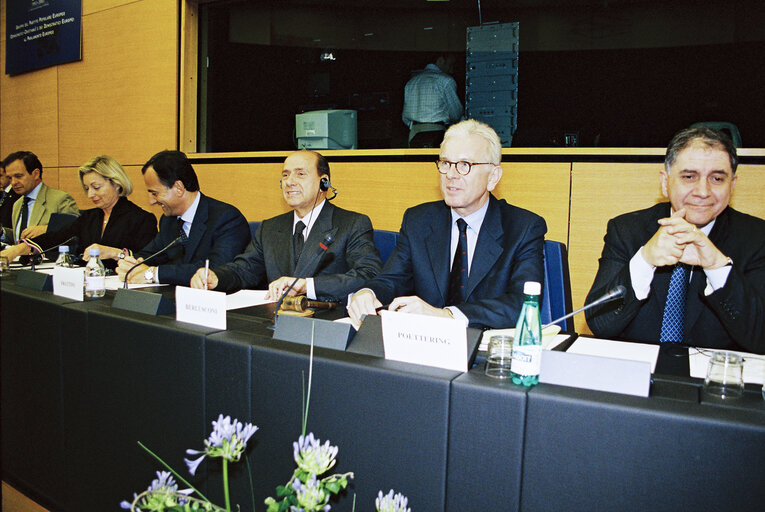 Photo 7 : EPP group meeting with Italian Prime Minister presenting the programme of the Italian Presidency of the Council