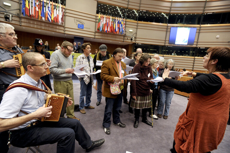 Zdjęcie 3: Opening session of the third Citizen's AGORA on poverty and crisis.