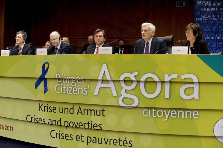 Zdjęcie 12: Opening session of the third Citizen's AGORA on poverty and crisis.