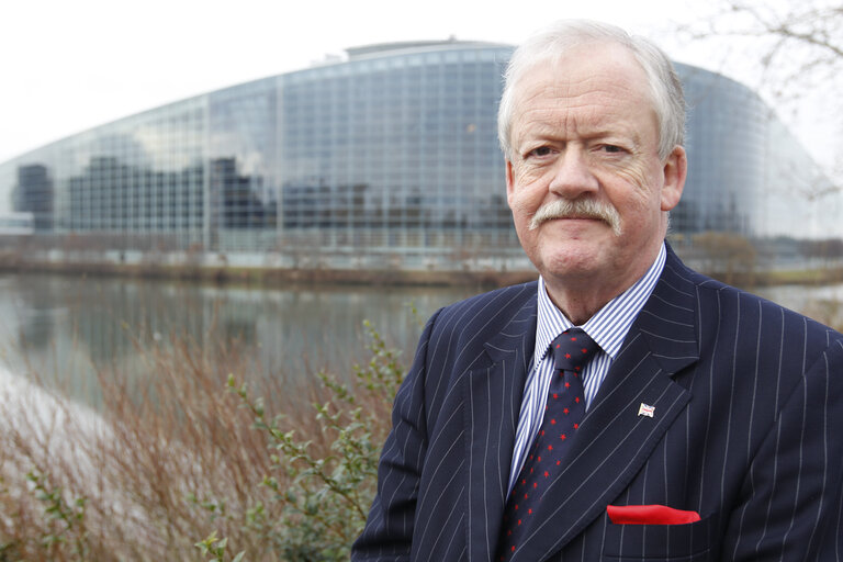Portrait MEP Roger HELMER