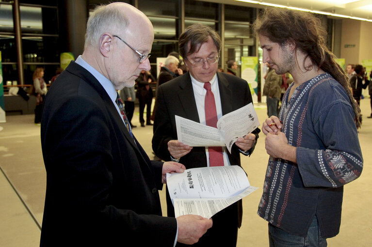 Zdjęcie 30: Session of the third Citizen's AGORA on poverty and crisis.