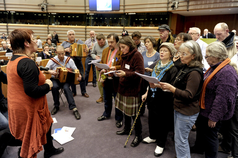 Zdjęcie 4: Opening session of the third Citizen's AGORA on poverty and crisis.