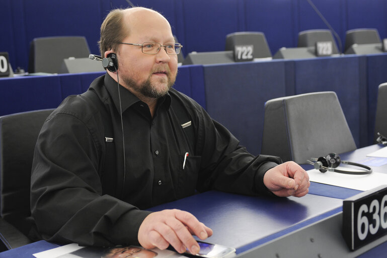 Foto 4: Portraits in the Hemicycle of Mitro REPO