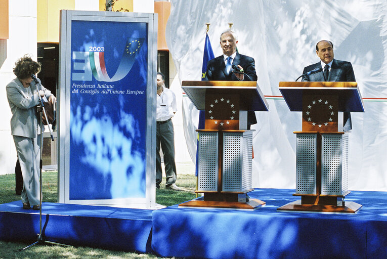 Photo 41 : Unveiling of the Doppia Bifrontale sculpture of Italian artist Pietro CONSAGRA ot the beginning of the Italian Presidency of the Council