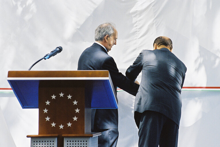 Photo 42 : Unveiling of the Doppia Bifrontale sculpture of Italian artist Pietro CONSAGRA ot the beginning of the Italian Presidency of the Council