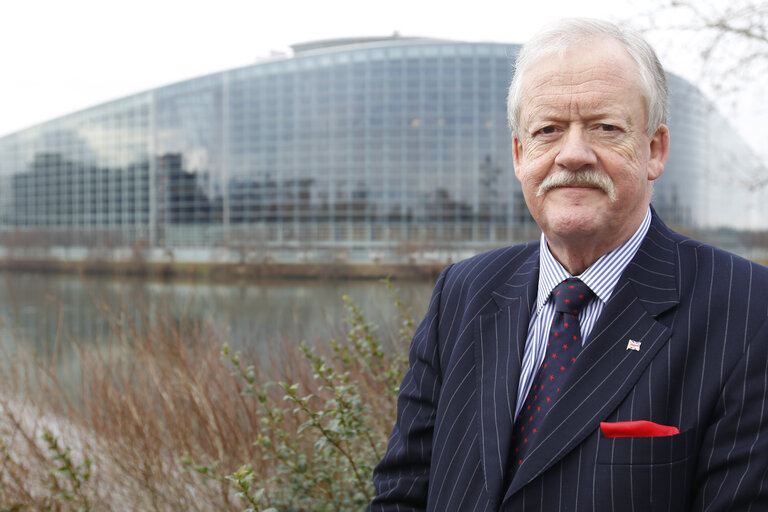 Portrait MEP Roger HELMER