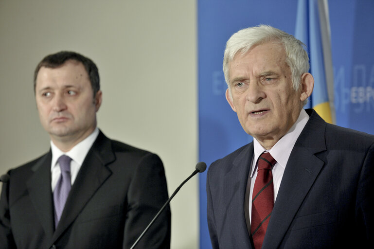 Billede 2: Press point by EP President Jerzy Buzek and Vlad Filat, Prime Minister of the Republic of Moldova