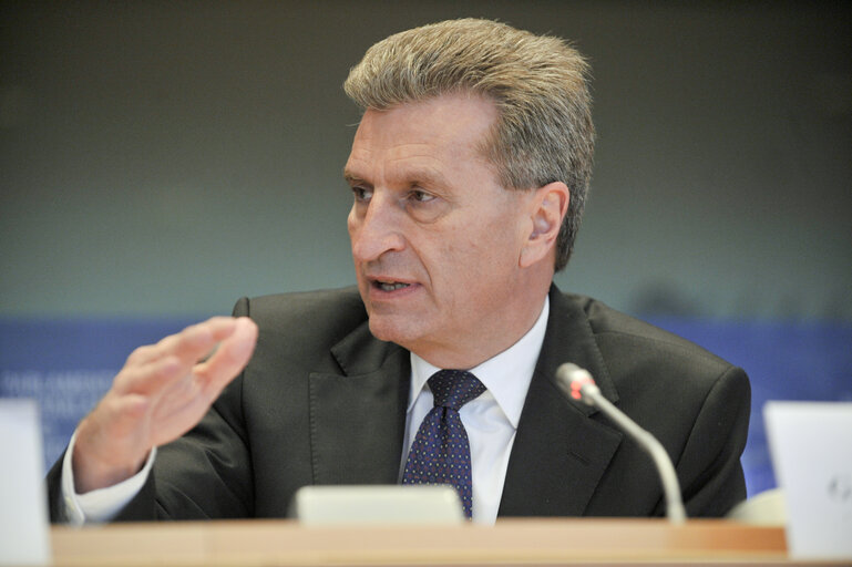 Valokuva 24: Meeting on nuclear plant situation in Japan  Exchange of views with Günther OETTINGER, European Commissioner for Energy  Committee on Industry, Research and Energy