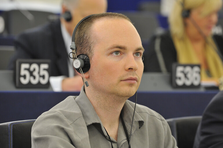 Photo 3 : Paul MURPHY in plenary session in STRASBOURG