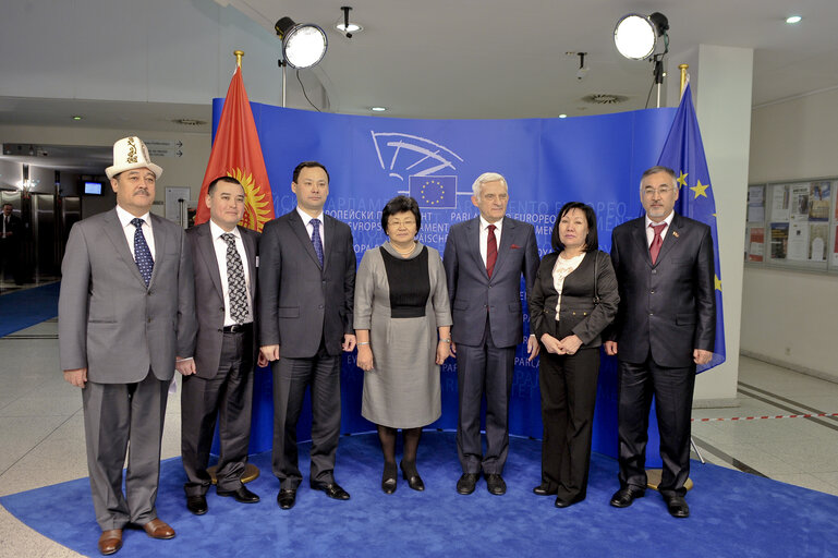 Foto 1: EP President Jerzy BUZEK, Roza Isakovna OTUNBAYEVA