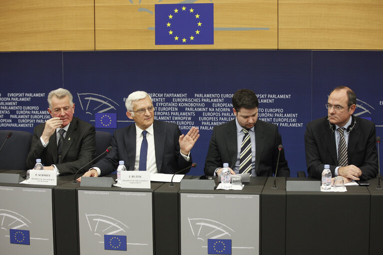 Fotografija 13: Conference de presse de Pal Schmitt, President de la Hongrie et Jerzy Buzek, President du Parlement Europeen