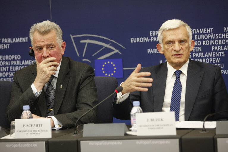 Fotogrāfija 2: Conference de presse de Pal Schmitt, President de la Hongrie et Jerzy Buzek, President du Parlement Europeen