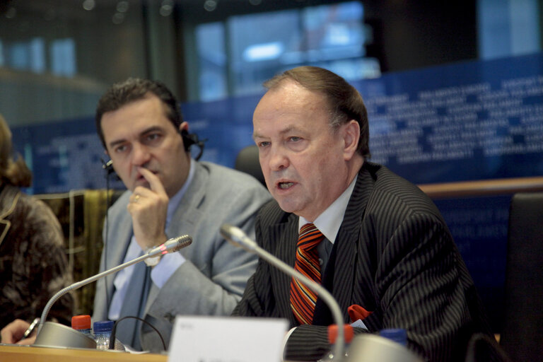 Foto 4: Hearing CONT committee