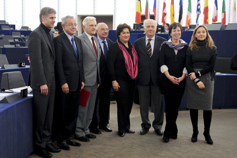 Photo 2 : Ceremonial signing of co-decision legislation: Citizens' initiative