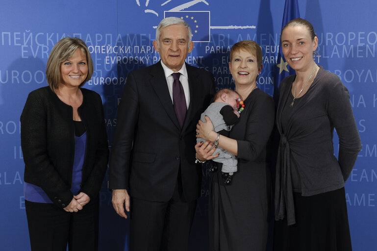 Foto 2: EP president Jerzy BUZEK meets Esther De LANGE