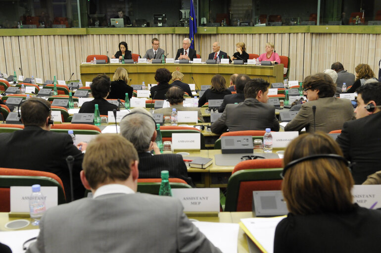 Fotografija 13: Exchange of views on World group on middle east with Stephen HESSEL.