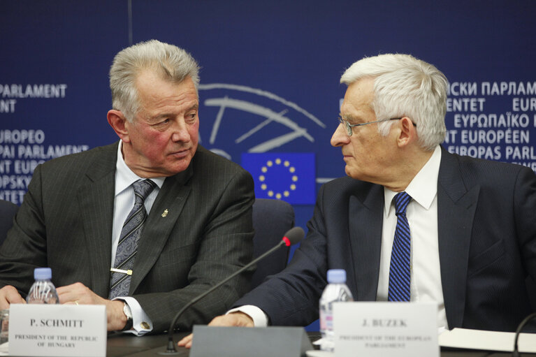 Fotografija 10: Conference de presse de Pal Schmitt, President de la Hongrie et Jerzy Buzek, President du Parlement Europeen