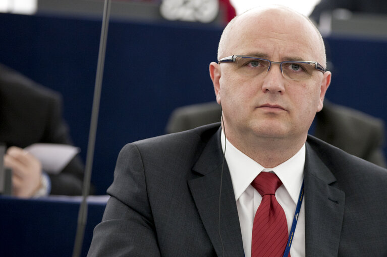 Fotografi 4: MEP Bogdan Marcinkiewicz attends the Plenary Session in the hemicycle in Strasbourg