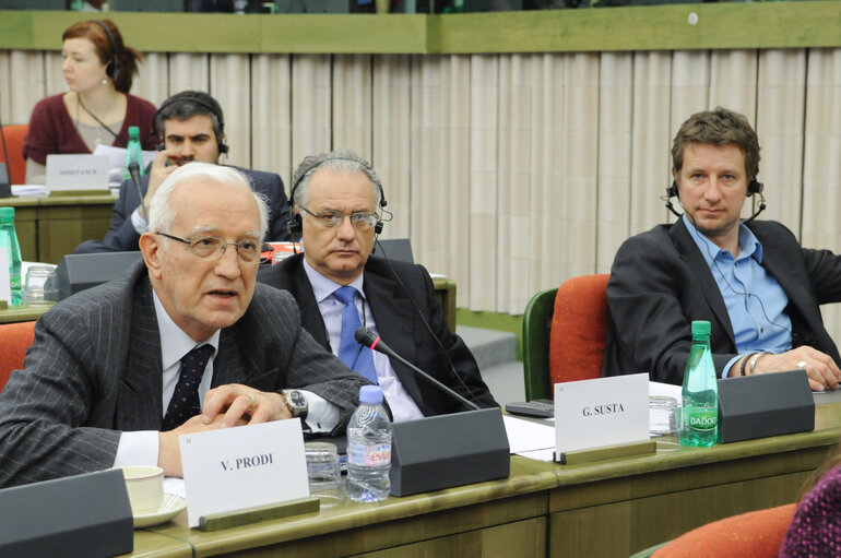 Fotografija 1: Exchange of views on World group on middle east with Stephen HESSEL.