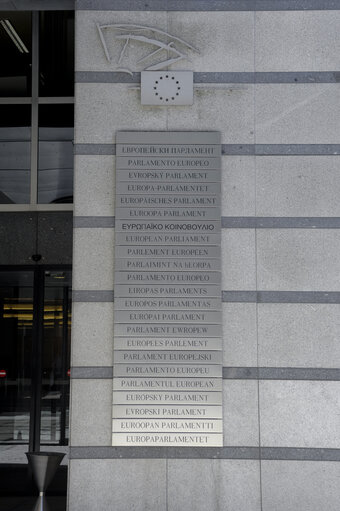 Fotografi 11: Plaque PE Multilingue