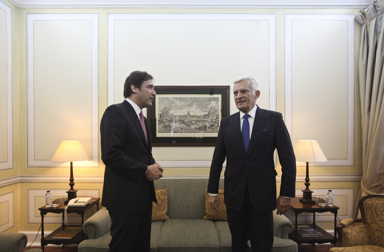 Fotagrafa 9: President of the European Parliament Jerzy Bruzek, on the right, meets the leader of the main opposition party PSD, Passos Coelho, in Lisbon on February 18, 2011.