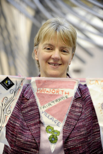 Fotografie 16: Meps with Fair Trade props