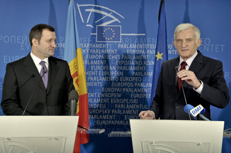 Billede 11: Press point by EP President Jerzy Buzek and Vlad Filat, Prime Minister of the Republic of Moldova