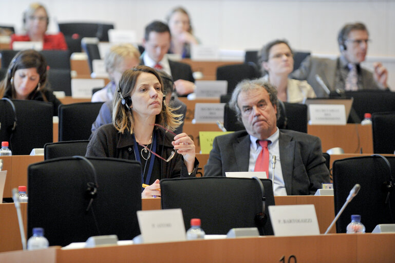 Valokuva 14: Meeting on nuclear plant situation in Japan  Exchange of views with Günther OETTINGER, European Commissioner for Energy  Committee on Industry, Research and Energy