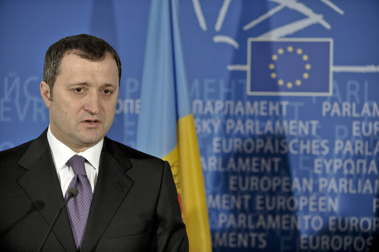 Billede 8: Press point by EP President Jerzy Buzek and Vlad Filat, Prime Minister of the Republic of Moldova