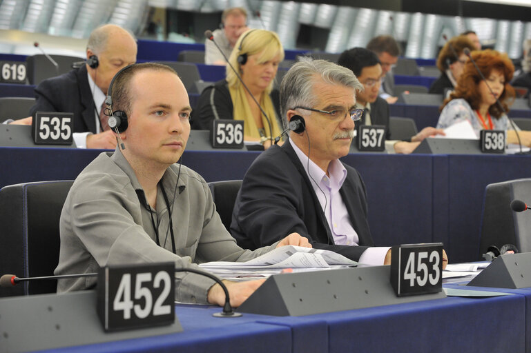 Fotografie 7: Paul MURPHY in plenary session in STRASBOURG