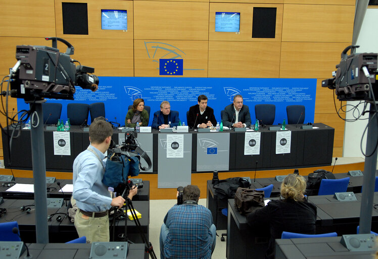 Suriet 4: Greens / EFA group co-Presidents Daniel Cohn-Bendit and Monica Frassoni hold a news conference over Freedom in Strasbourg