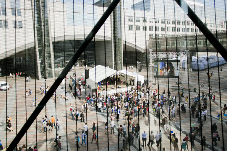 Open Day: Giant Karaoke