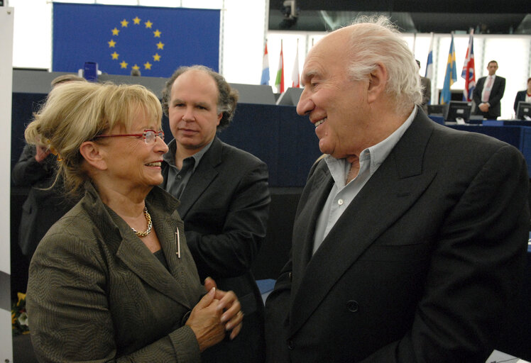 Photo 33: The Lux Prize 2007 is awarded to Fatih Akin for the film Auf der anderen Seite (The Edge of Heaven) during a ceremony in Strasbourg