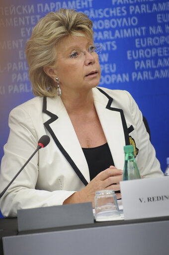 Fotografia 5: CDP with VP Viviane REDING, Gender Strategy
