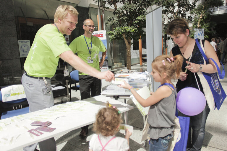 Foto 5: Open Day: European Court of Auditors Stand