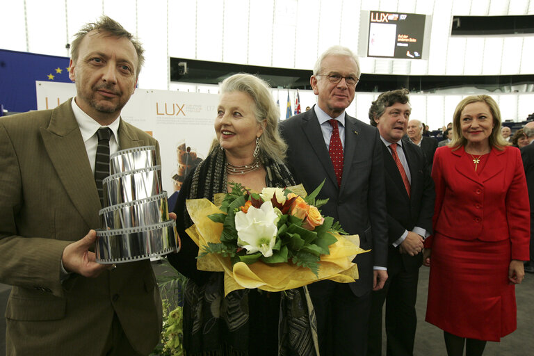 Fotografija 27: The Lux Prize 2007 is awarded to Fatih Akin for the film Auf der anderen Seite (The Edge of Heaven) during a ceremony in Strasbourg