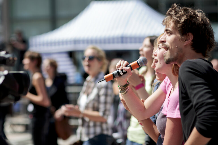 Open Day: Giant Karaoke