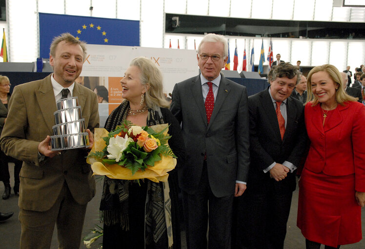 Снимка 39: The Lux Prize 2007 is awarded to Fatih Akin for the film Auf der anderen Seite (The Edge of Heaven) during a ceremony in Strasbourg